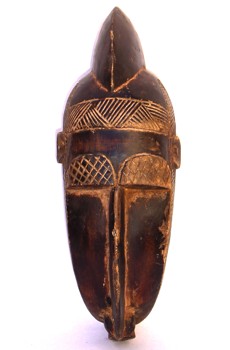 Pea de artesanato da Guin-Bissau. Mscara esculpida em madeira