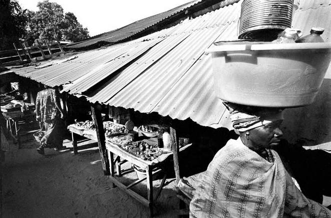 Ingor, Janeiro de 2005, o mercado. Foto de Ernst Schade