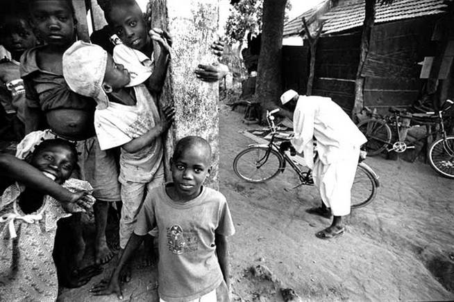 Bijene, 2005, cenas de rua. Foto de Ernst Schade