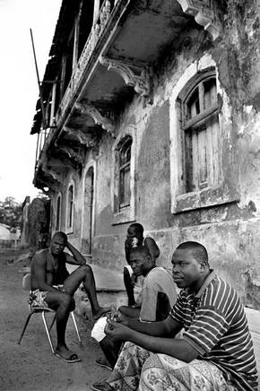 Bolama, Janeiro de 2006, que fazer? Foto de Ernst Schade