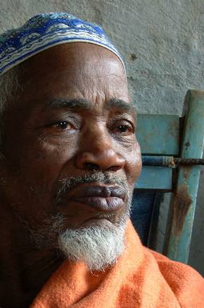 Jemberem, Janeiro de 2006, homem grande Braima Galissa. Foto de Ernst Schade